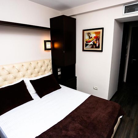 Hotel Town House Tiranë Ngoại thất bức ảnh