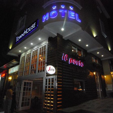 Hotel Town House Tiranë Ngoại thất bức ảnh