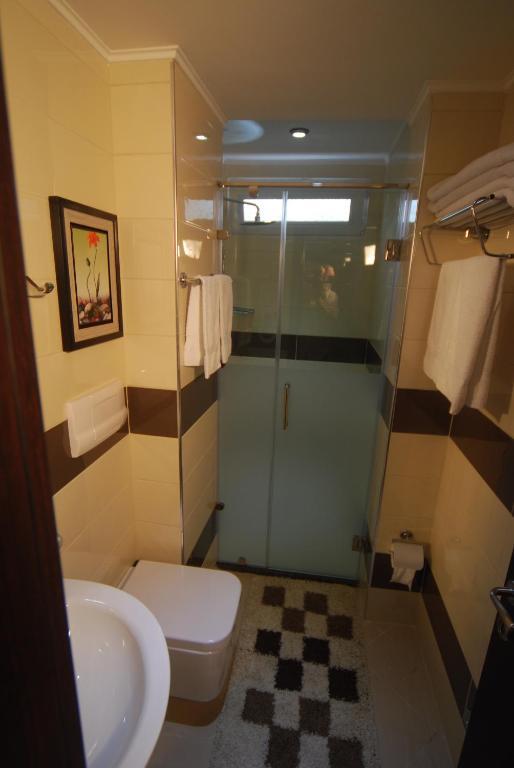 Hotel Town House Tiranë Ngoại thất bức ảnh