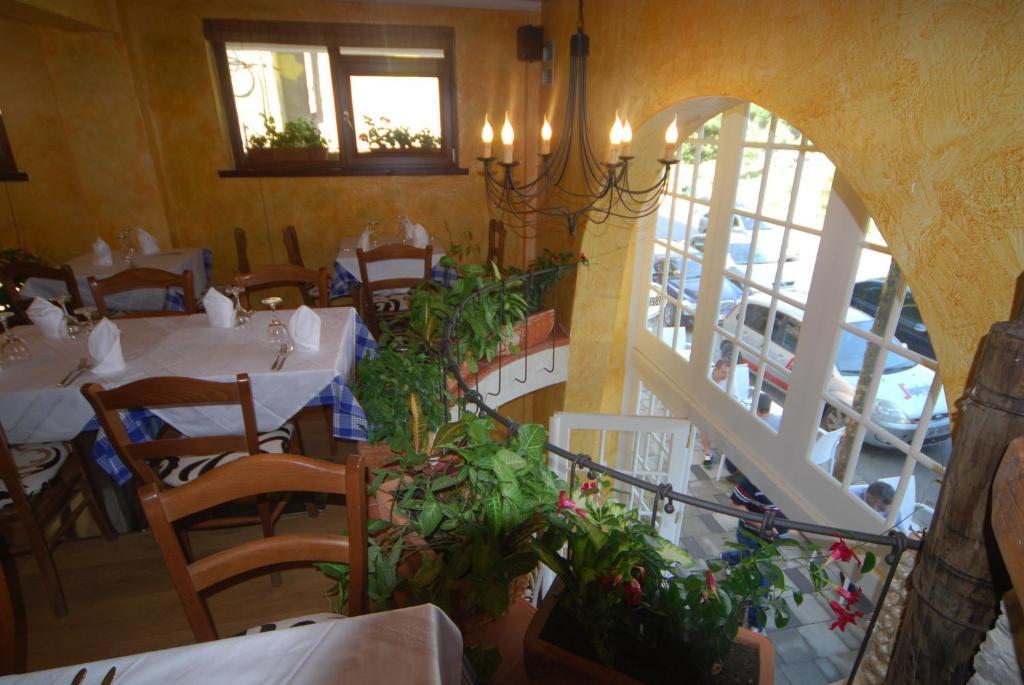 Hotel Town House Tiranë Ngoại thất bức ảnh