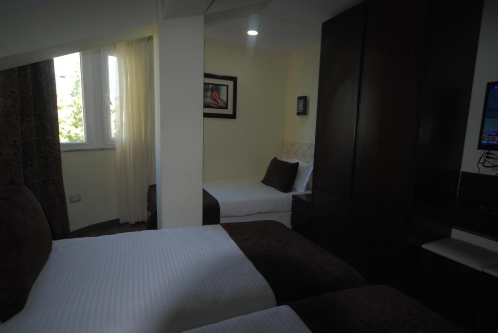 Hotel Town House Tiranë Phòng bức ảnh