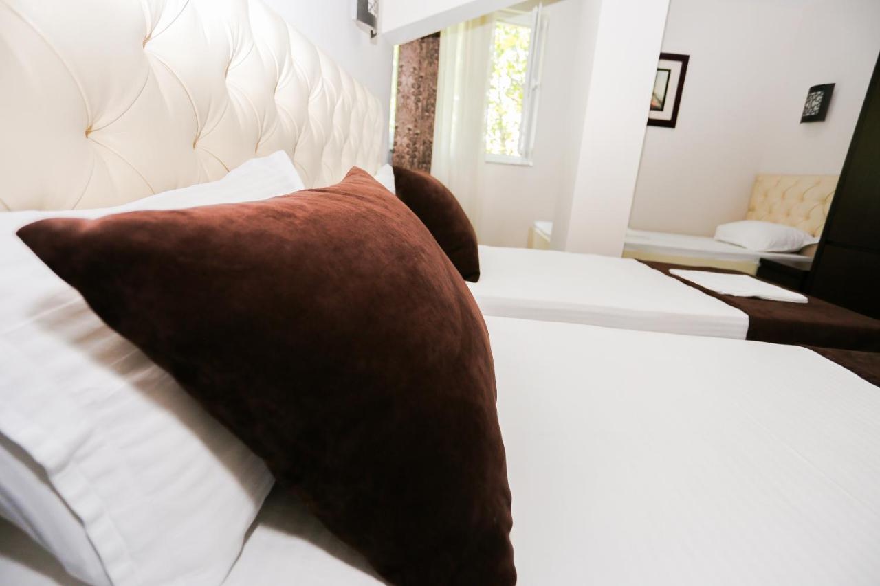 Hotel Town House Tiranë Ngoại thất bức ảnh