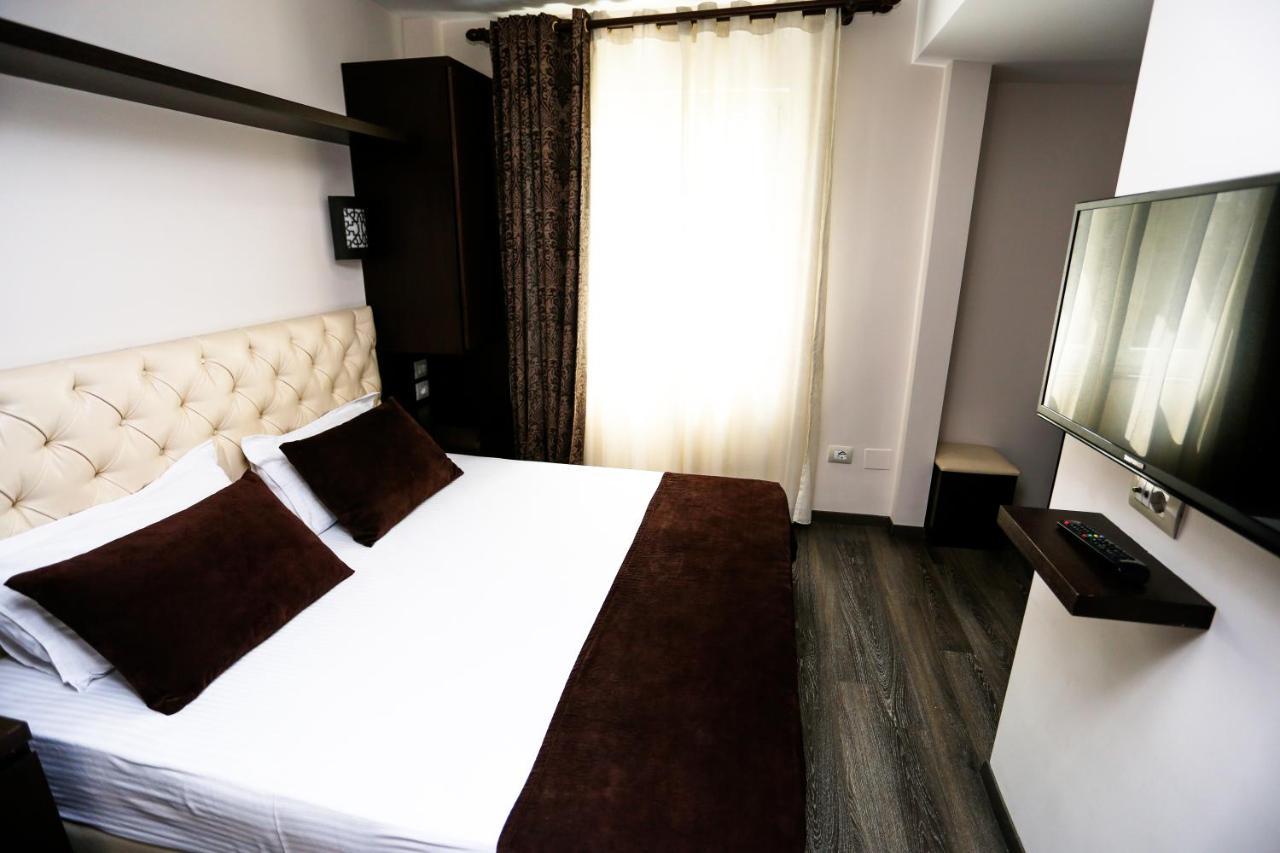 Hotel Town House Tiranë Ngoại thất bức ảnh