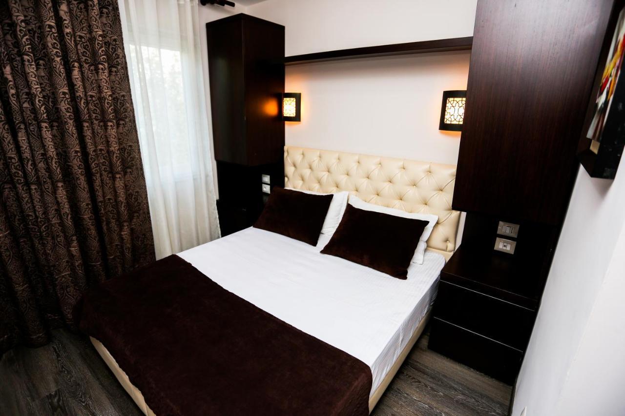 Hotel Town House Tiranë Ngoại thất bức ảnh