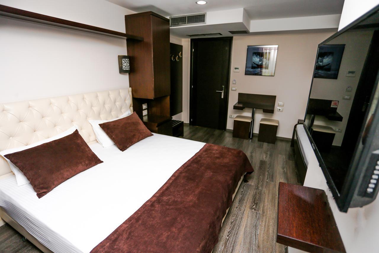 Hotel Town House Tiranë Ngoại thất bức ảnh