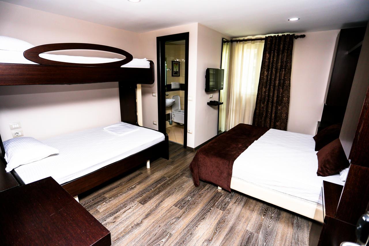 Hotel Town House Tiranë Ngoại thất bức ảnh