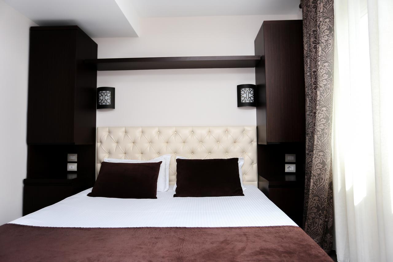 Hotel Town House Tiranë Ngoại thất bức ảnh