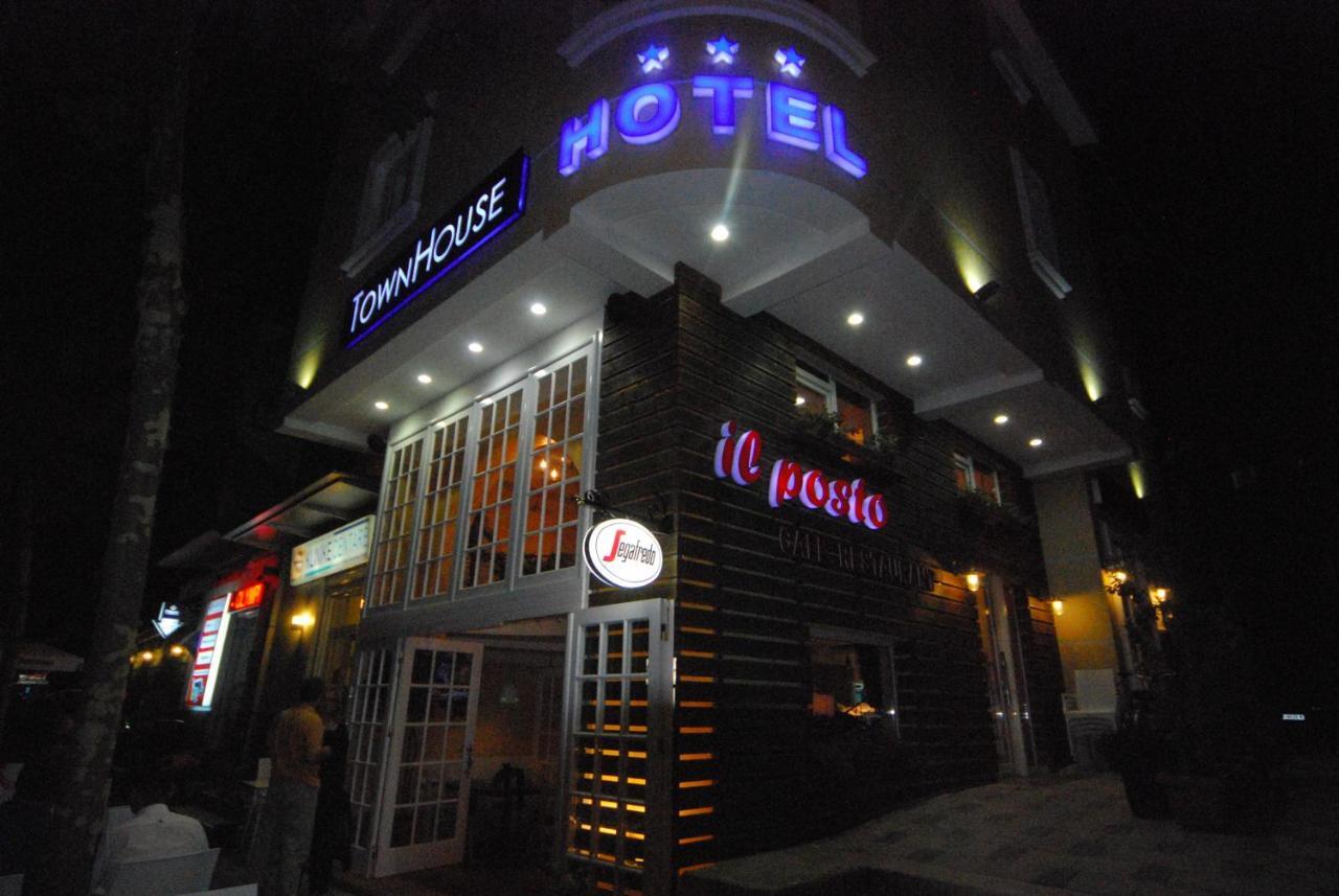 Hotel Town House Tiranë Ngoại thất bức ảnh